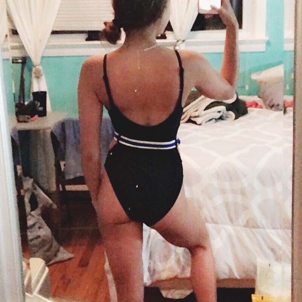 Bathing suit!! - Picture 4 of 5